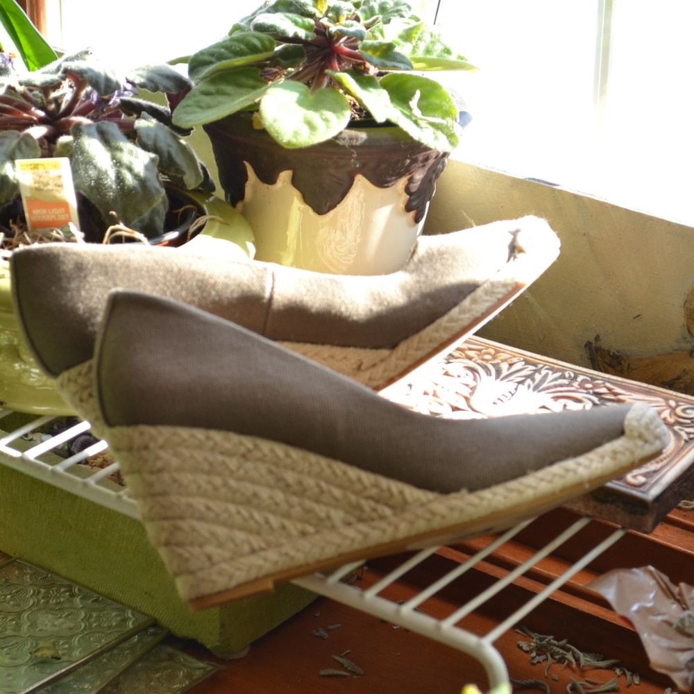 Like New Ann Taylor Brown Espadrille Wedge // 5.5